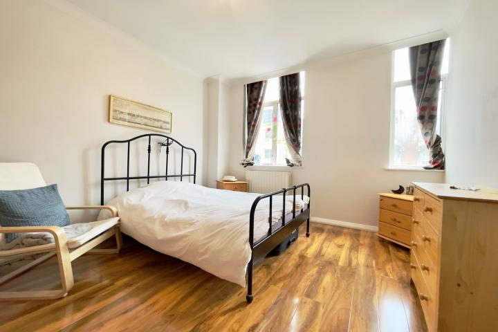Superbly located & recently redecorated one bedroomed apartment  Borough High Street, Borough